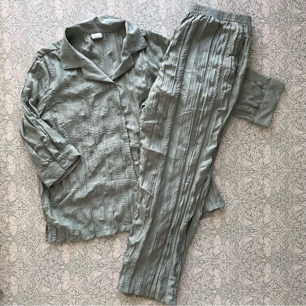 Sage Green Billowy & Light Pajama Set With Pockets